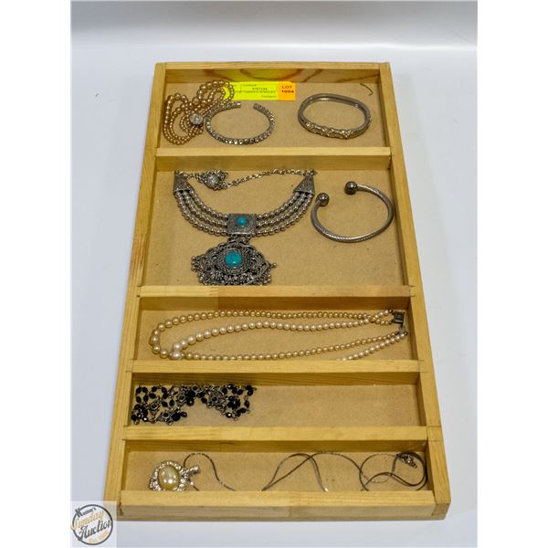 LOT OF VARIOUS JEWELRY