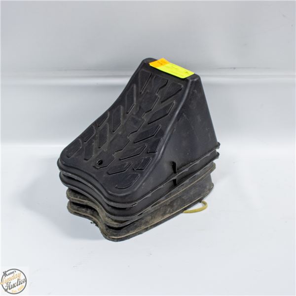 4 WHEEL CHOCKS