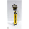Image 1 : TRIPOD LEGGED WORK LIGHT