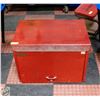 Image 1 : RED TOOL BOX WITH CONTENTS H-19.5" W-17.5" L-26.5"