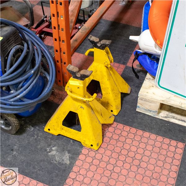 PAIR OF YELLOW JACK STAND