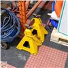Image 1 : PAIR OF YELLOW JACK STAND