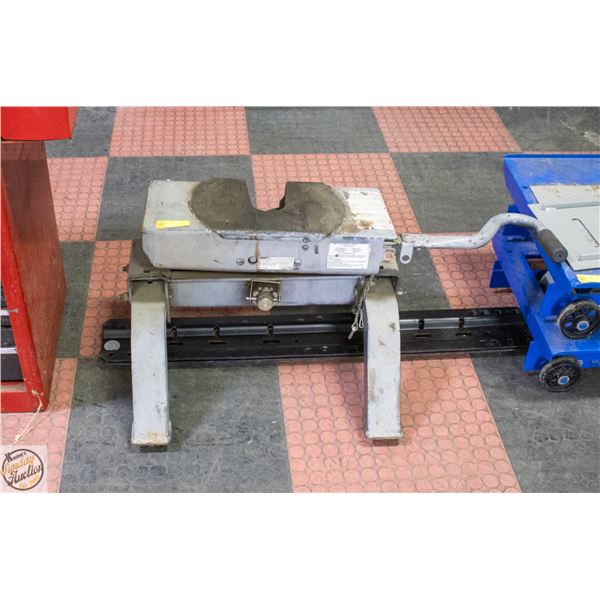 HUSKY 5TH WHEEL HITCH WITH BRACKETS