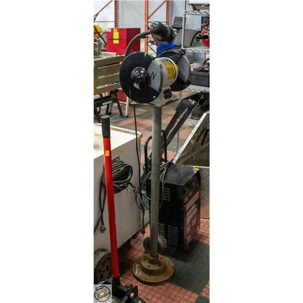 POWERFIST 3/4HP 8" BENCH GRINDER WITH LIGHT ON