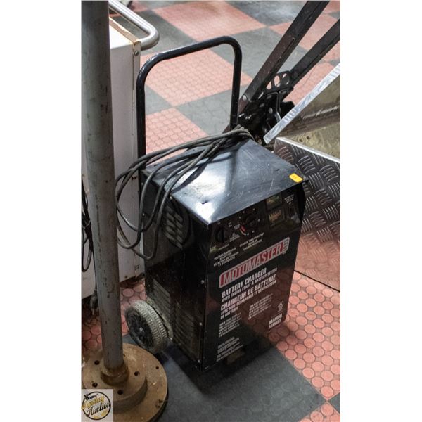 MOTOMASTER BATTERY CHARGER WITH ENGINE START