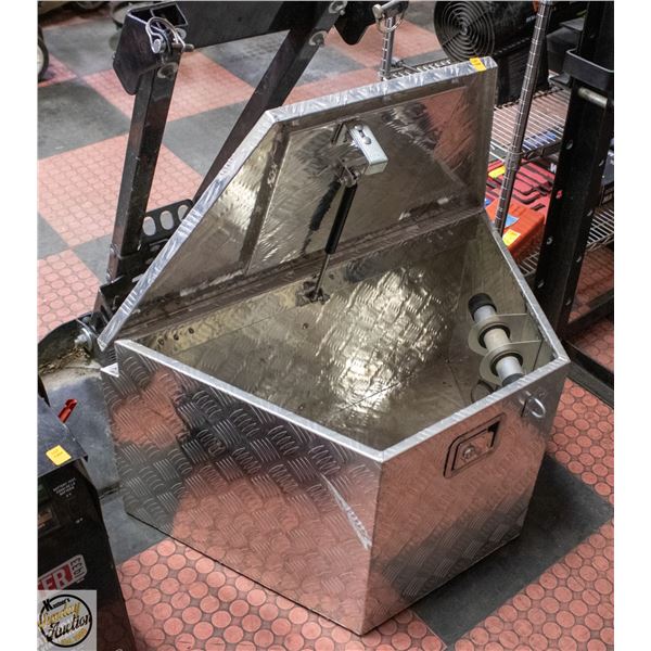 TRUCK TOOL BOX