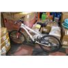Image 1 : 21 SPEED CCM MOUNTAIN BIKE WITH FRONT