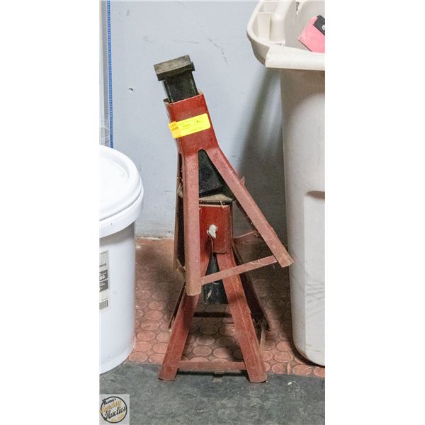 SET OF CAR STANDS
