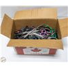 Image 1 : WINE BOX FULL OF SCISSORS