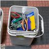 Image 1 : WHITE BUCKET FULL OF MISC HAND TOOLS