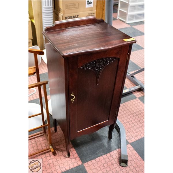 VINTAGE WOODEN VINYL CABINET