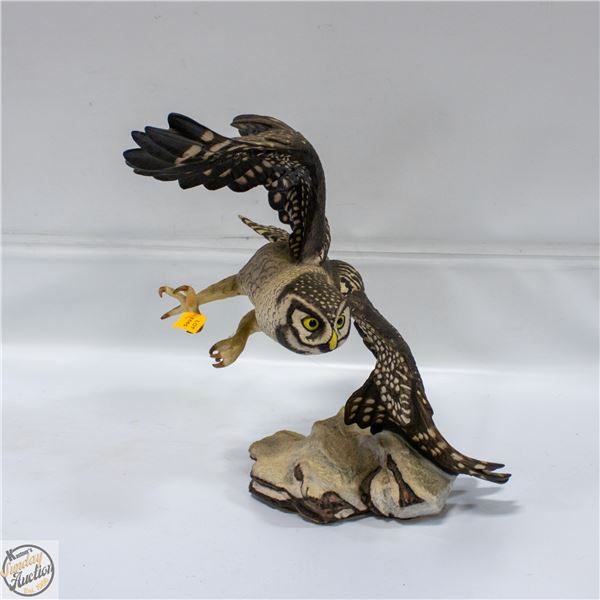 THE FRANKLIN MINT PORCELAIN HAWK OWL STATUE