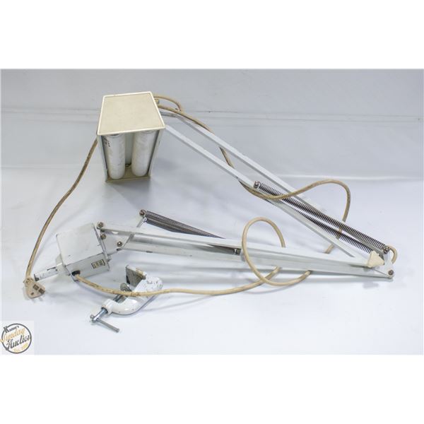 LIGHT BAR ON ARTICULATING ARM