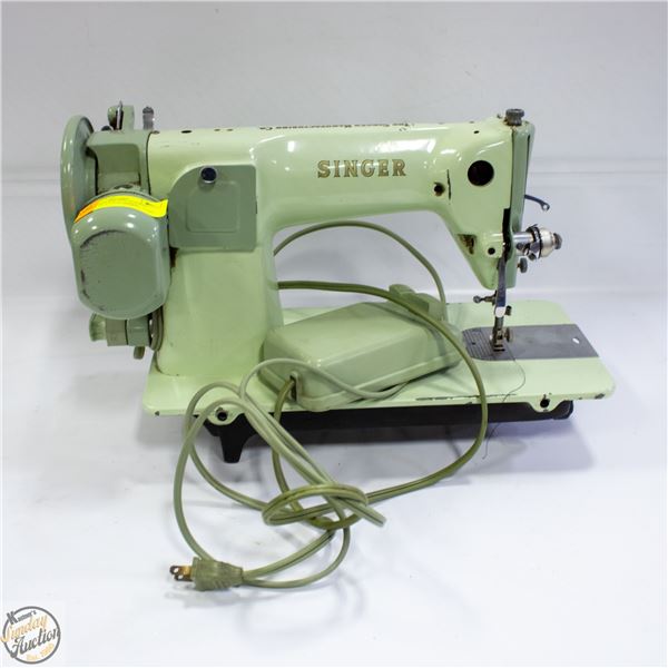 VINTAGE SINGER 185J SEWING MACHINE W. LIGHT GREEN