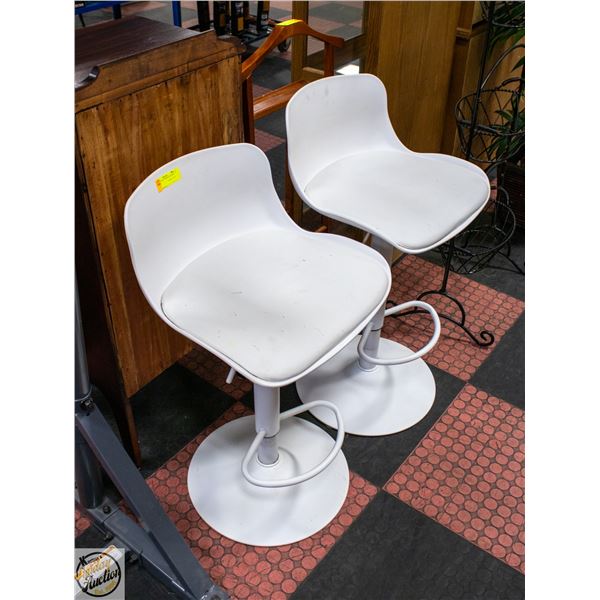 PAIR OF WHITE HYDRAULIC BAR STOOLS