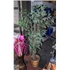 Image 1 : ARTIFICIAL TREE