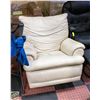 Image 1 : WHITE RECLINER - HAS GENERAL WEAR