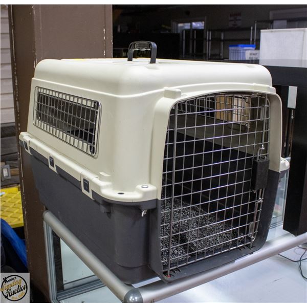 MEDIUM SIZED PET CARRIER APPROX H-18" W-20" L-25"