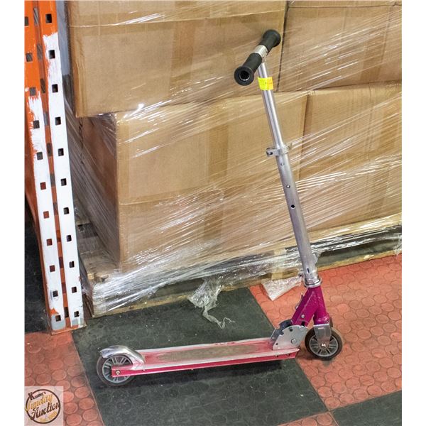 SCOOTER RAZOR (NEEDS TLC SOLD AS IS)