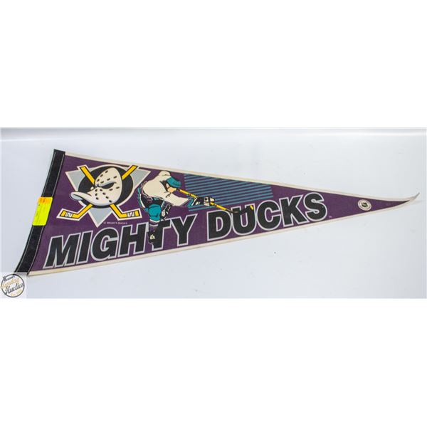 VINTAGE MIGHTY DUCKS NHL FELT PENNANT