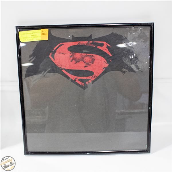 BATMAN/ SUPERMAN T-SHIRT DISPLAY FRAME