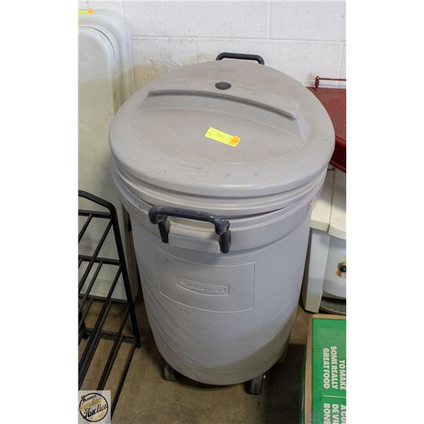 GARBAGE CAN WITH LID ON WHEELS
