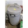 Image 1 : GARBAGE CAN WITH LID ON WHEELS