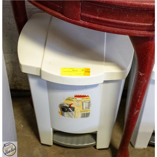 STEP GARBAGE CAN