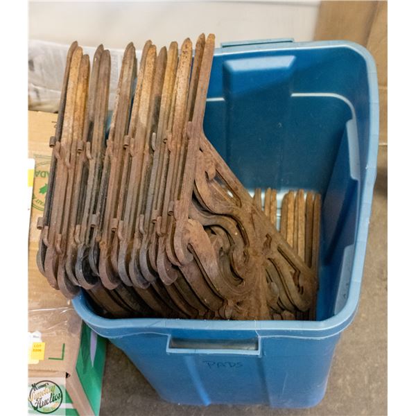 15 PIECE IRON BORDER FENCE