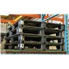 Image 1 : STACK OF 4 HEAVY DUTY PLASTIC PALLETS