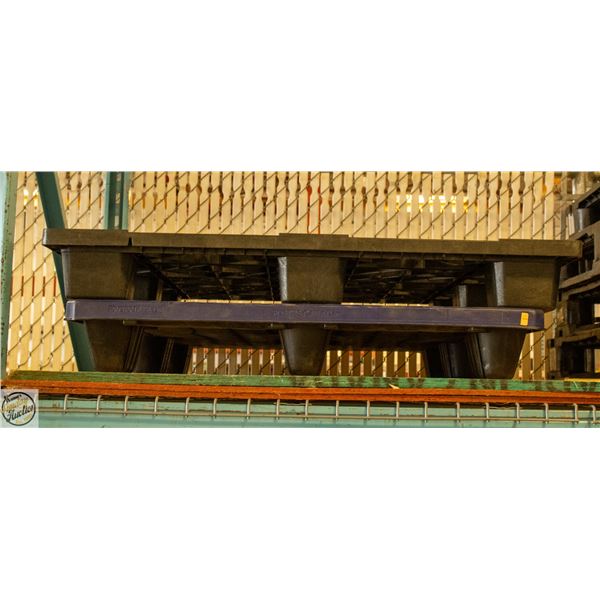 LOT OF 2 MEDIUM DUTY PLASTIC PALLETS