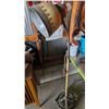 Image 1 : Shop Light on Wheels