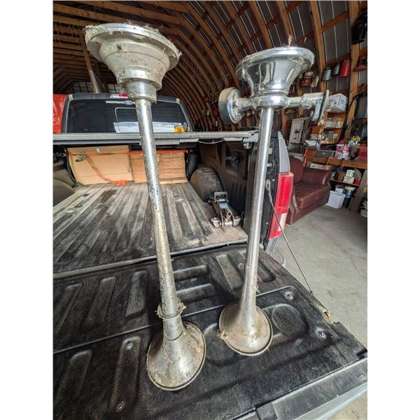 Two Truck Airhorns