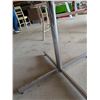 Image 2 : Green 4 ft Table