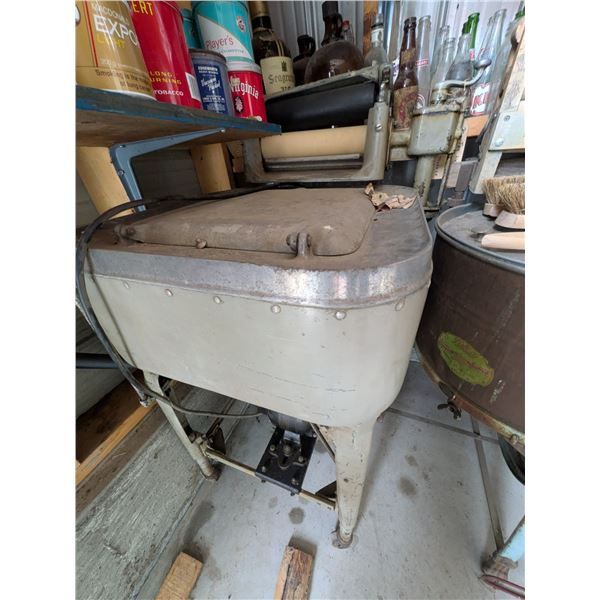 Wringer Washer Electric on Wheels Green