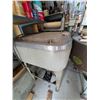 Image 1 : Wringer Washer Electric on Wheels Green