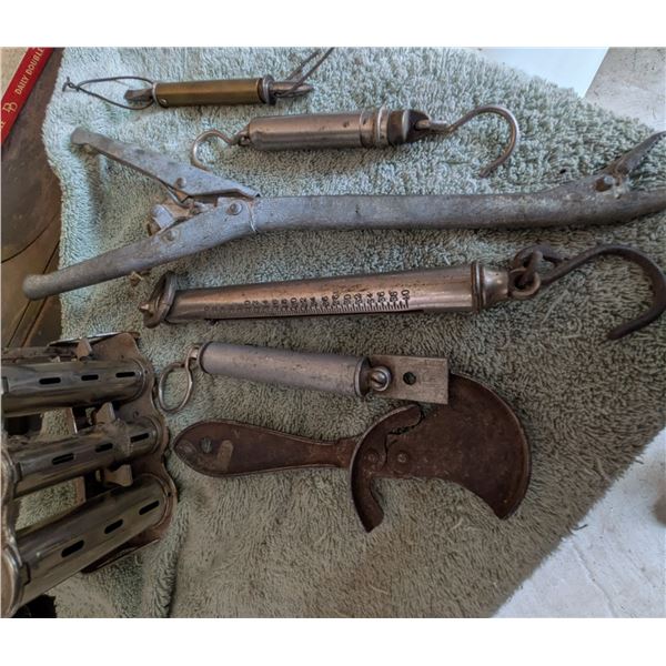 Four Mechanical Scales Change Machine and Long nose Pliers