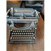 Image 1 : Underwood Antique Typewriter