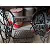 Image 2 : Singer Treadle Manual Sewing Machine Complete