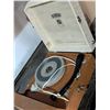 Image 1 : Dumont Portable Record Player