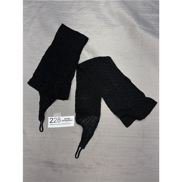Pair of Vintage Ladies Evening Gloves (Fingerless)