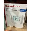 Image 2 : Honeywell Home RTH220B X2P Single-Stage Programmable Thermostat