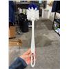 Image 4 : Amazon Basics 12-pack Toilet Brush, Blue and White