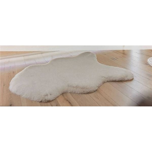 Mon Chateau Luxe Faux Fur Rug, 24in x 35in