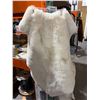 Image 2 : Mon Chateau Luxe Faux Fur Rug, 24in x 35in