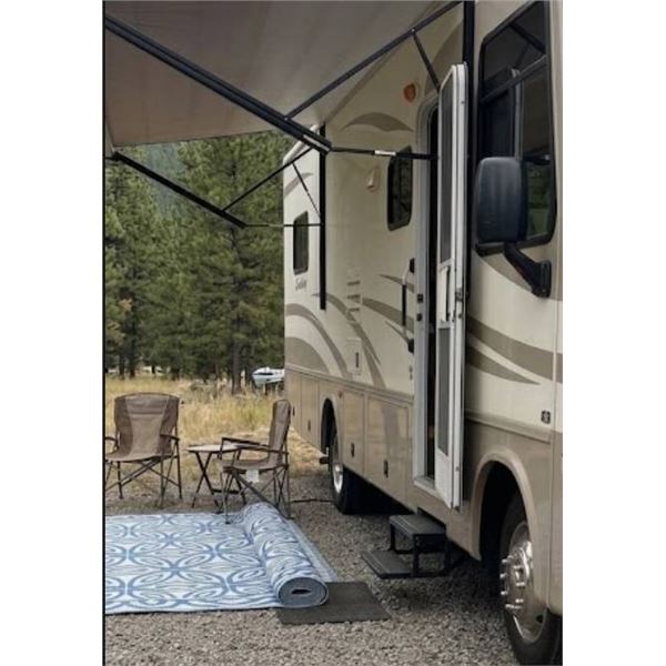Sonoma Rug With Blue and White Pattern