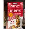 Image 2 : Kirkland Signature Chewy Protein Bars, Peanut Butter & Chocolate Chip