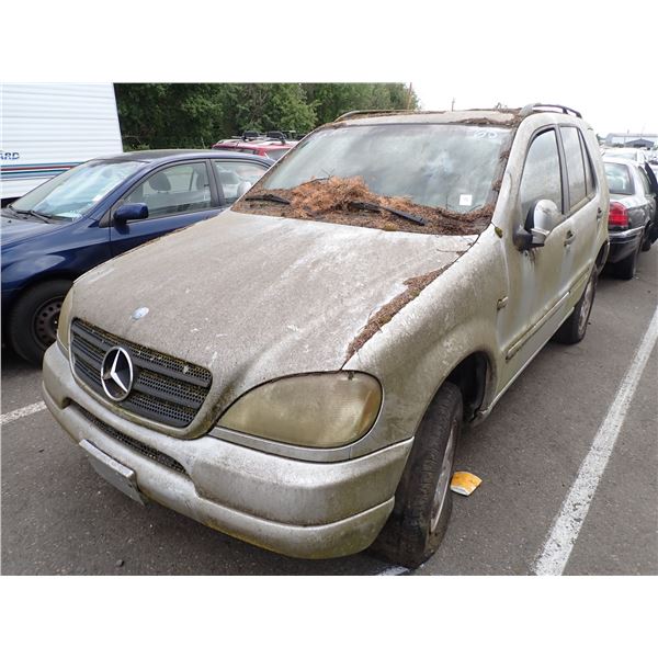 2000 Mercedes-Benz ML320