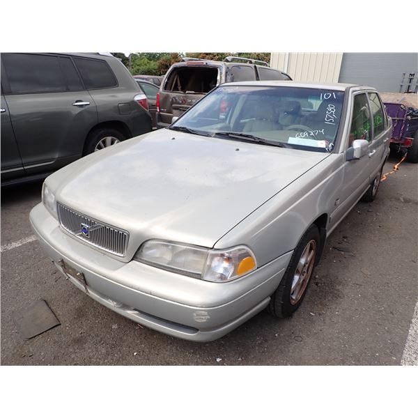 2000 Volvo S70