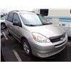 Image 2 : 2004 Toyota Sienna